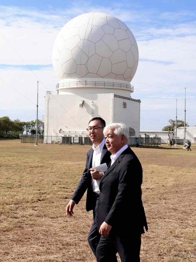 Japan’s Defense Minister Evaluates Indigenous Radar System in the Philippines; Philippine Counterpart Emphasizes Its Significance.