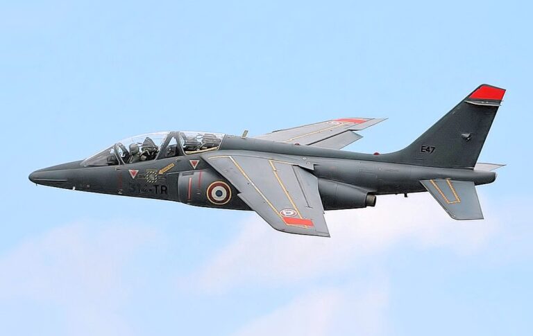 Pesawat Tempur Alpha Jet Thailand: Pesawat Latih dan Serang Multiguna