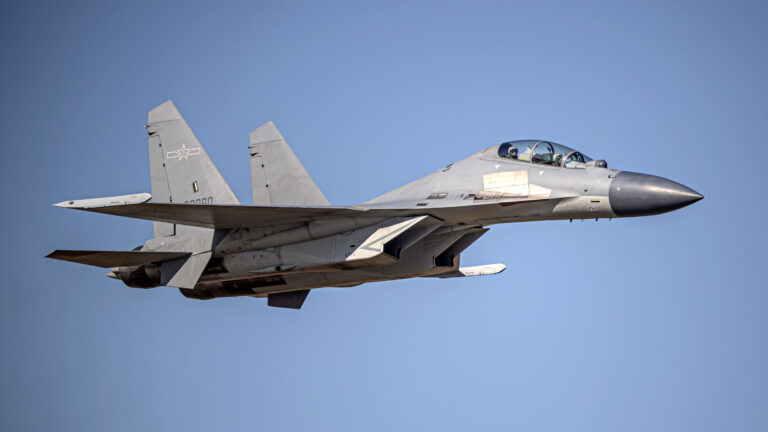 Shenyang J-16: Pesawat Tempur Multi-Peran Canggih dari Tiongkok
