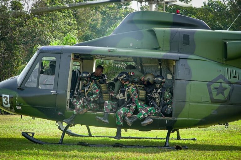 Penerbangan Taktis dengan Helikopter Bell Jet Ranger dan Bell 412 Outlaw