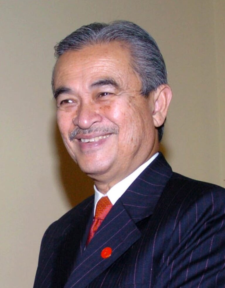 Abdullah Ahmad Badawi: Pemimpin Hebat dan Dedikasi Nasional